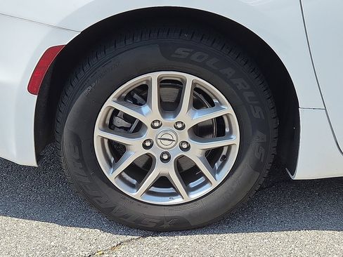 Used 2025 Chrysler Pacifica Select FWD image 7
