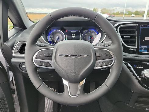 New 2026 Chrysler Pacifica Select image 19