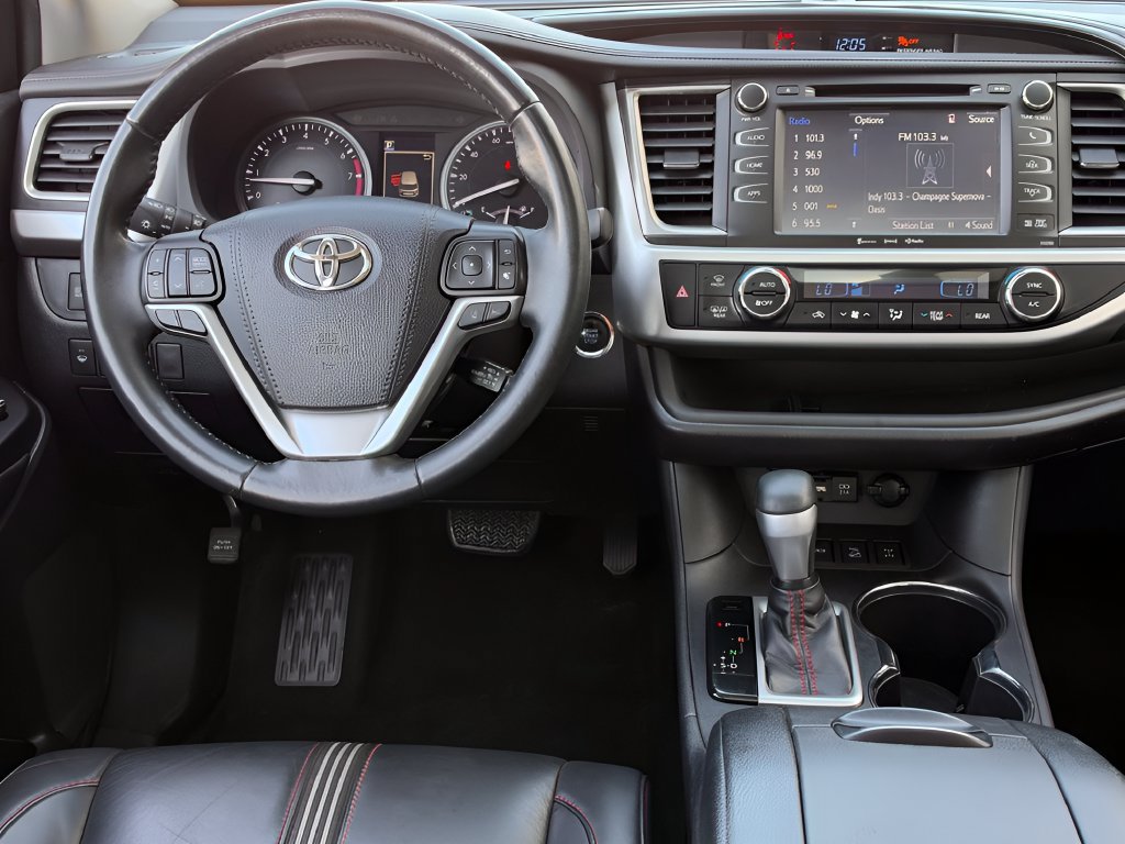 Used 2019 Toyota Highlander XLE AWD/4WD image 17