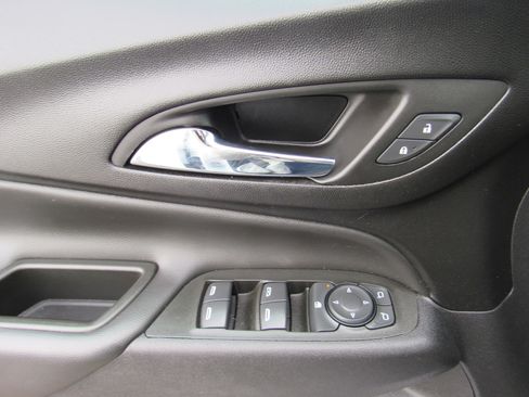 Used 2022 Chevrolet Equinox LT image 13