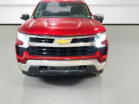 Used 2024 Chevrolet Silverado 1500 LT image 2
