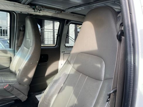 Used 2010 Chevrolet Express 3500 LS image 13