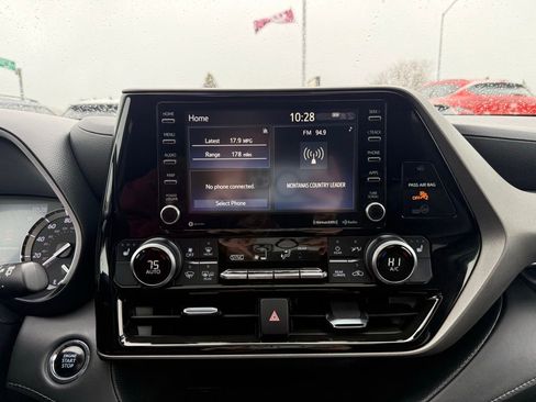 Used 2022 Toyota Highlander XLE image 27