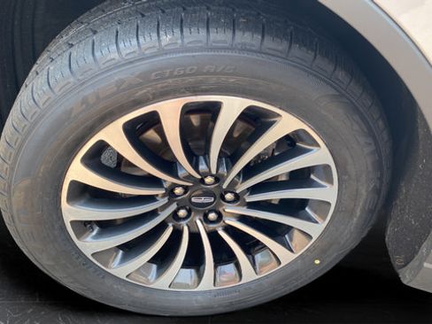 Used 2023 Lincoln Aviator AWD w/ Premium Package image 30
