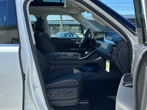 New 2025 INFINITI QX80 Sensory image 9