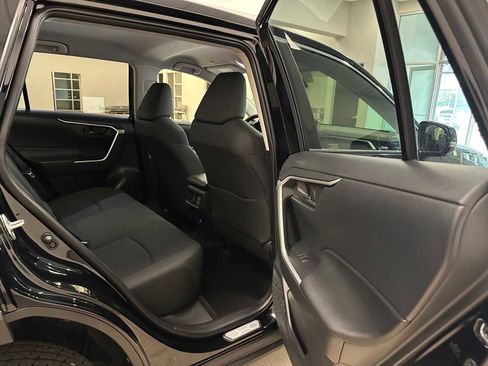 Certified 2025 Toyota RAV4 LE image 25
