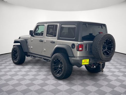 Used 2018 Jeep Wrangler Unlimited Sport S AWD/4WD image 3