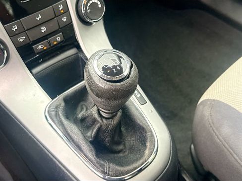 Used 2015 Chevrolet Cruze LS image 15