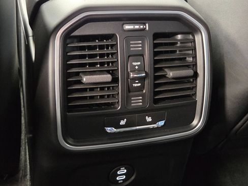 Certified 2026 Porsche Macan AWD/4WD image 12