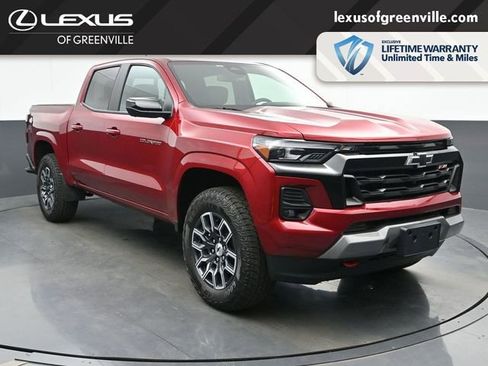 Used 2025 Chevrolet Colorado Z71 w/ Technology Package AWD/4WD image 2