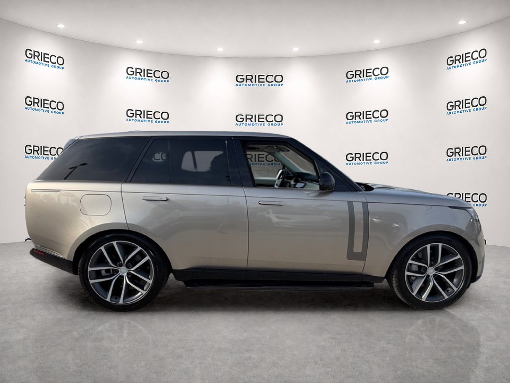Used 2024 Land Rover Range Rover SE AWD/4WD image 8