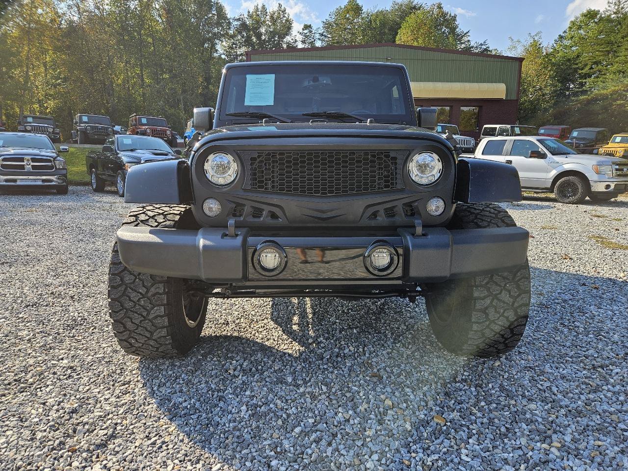 Used 2017 Jeep Wrangler Unlimited Sahara w/ Connectivity Group AWD/4WD image 3