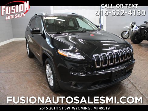 Used 2017 Jeep Cherokee Latitude image 1