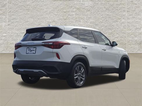 Used 2023 Kia Seltos LX AWD/4WD image 7