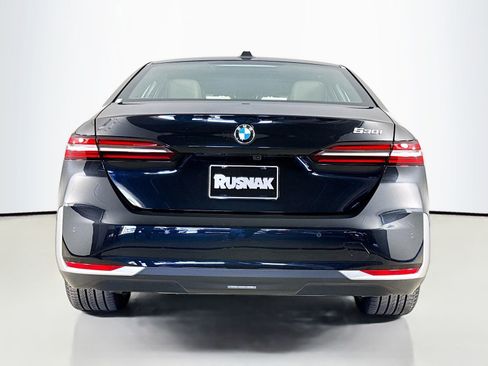 Used 2025 BMW 530i w/ Premium Package image 6