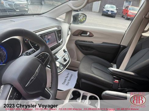 Used 2023 Chrysler Voyager LX FWD image 12