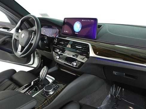 Certified 2023 BMW 530i w/ Convenience Package RWD image 13