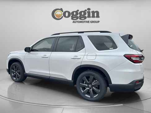 New 2026 Honda Pilot Sport image 5