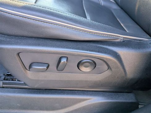 Used 2023 Chevrolet Suburban Premier image 14