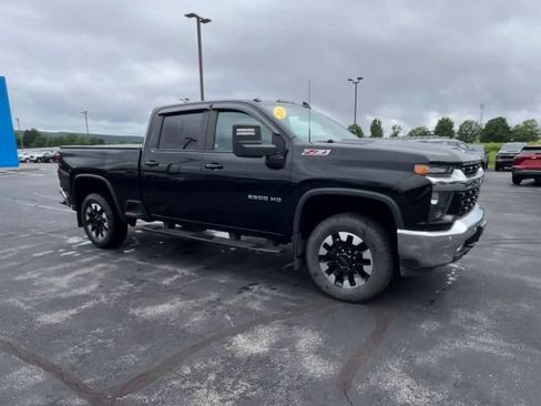 Used 2020 Chevrolet Silverado 2500 LT w/ Convenience Package AWD/4WD image 2