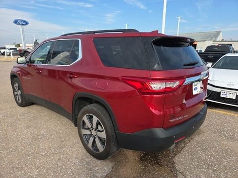 Used 2019 Chevrolet Traverse LT w/ LT Premium Package image 3