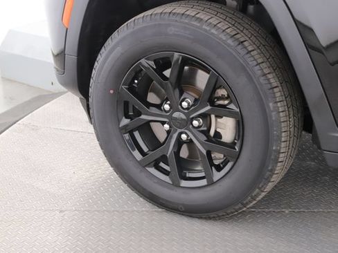 Used 2025 Jeep Grand Cherokee L Laredo AWD/4WD image 13