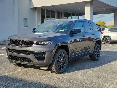 New 2026 Jeep Grand Cherokee Limited Reserve AWD/4WD image 2