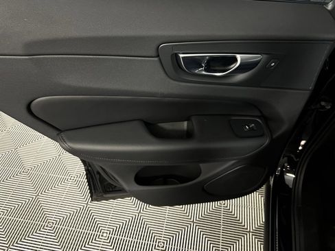 Used 2025 Volvo XC60 B5 Plus image 27