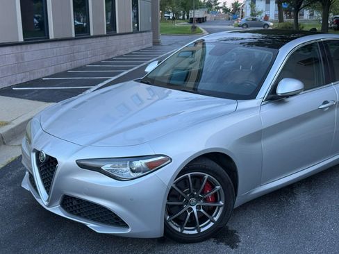 Used 2019 Alfa Romeo Giulia AWD image 2