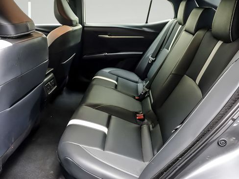 Used 2025 Toyota Camry SE FWD image 8