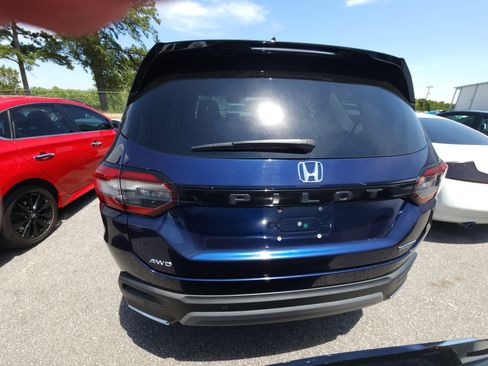 Used 2023 Honda Pilot Touring image 5