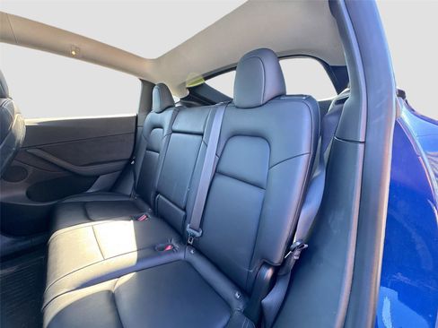 Used 2021 Tesla Model Y Long Range image 12