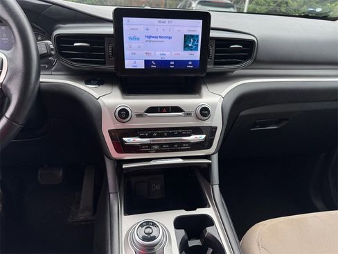 Used 2022 Ford Explorer XLT image 19