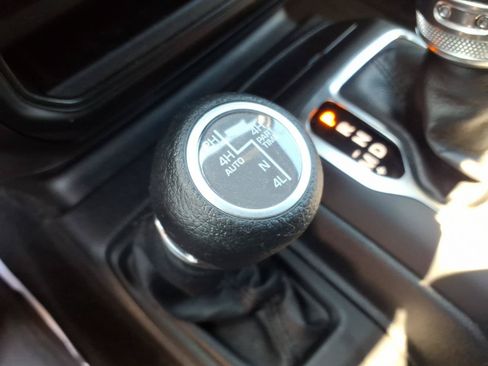 Used 2023 Jeep Wrangler Unlimited w/ Sun & Screen Package AWD/4WD image 10