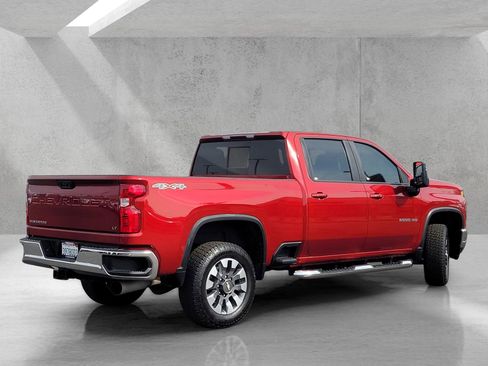 Used 2021 Chevrolet Silverado 2500 LT w/ Convenience Package image 4