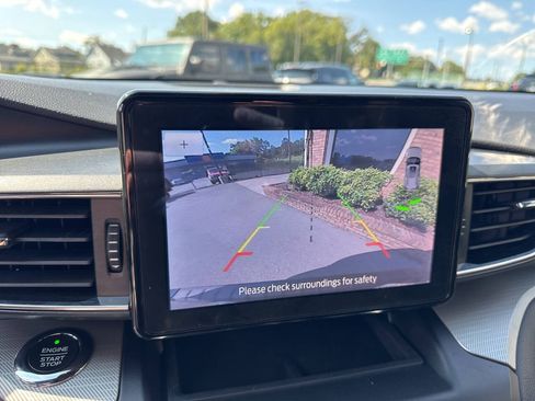 Used 2020 Ford Explorer XLT w/ Equipment Group 202A AWD/4WD image 22