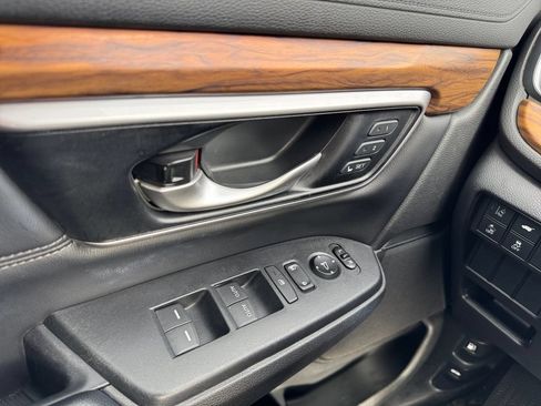 Used 2018 Honda CR-V Touring image 11