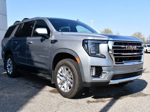 Used 2023 GMC Yukon SLT w/ SLT Premium Package AWD/4WD image 9
