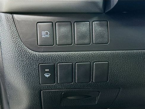 Used 2019 Toyota Highlander LE image 11