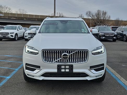 Certified 2023 Volvo XC90 B6 Plus image 2