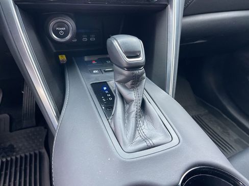 Used 2023 Toyota Venza LE image 14