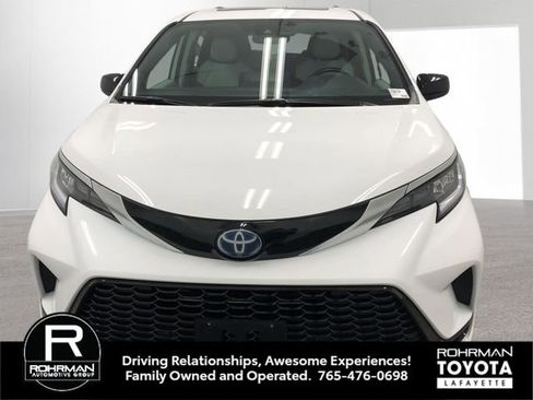 Used 2023 Toyota Sienna XSE w/ XSE Plus Package AWD/4WD image 11