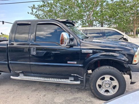 Used 2006 Ford F350 Lariat AWD/4WD image 3