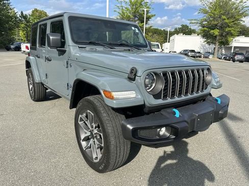 Used 2024 Jeep Wrangler Unlimited w/ Convenience Group AWD/4WD image 7