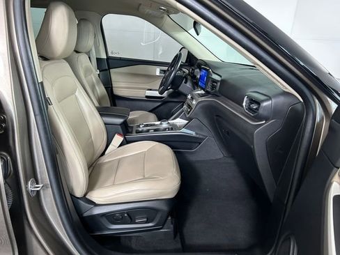 Used 2021 Ford Explorer XLT w/ Equipment Group 202A image 29