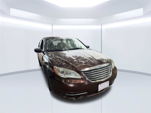 Used 2013 Chrysler 200 Touring FWD image 10