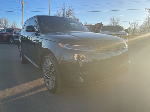 Used 2025 Land Rover Range Rover Sport SE image 7