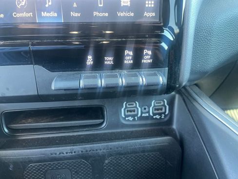 Used 2023 RAM 1500 Laramie AWD/4WD image 32