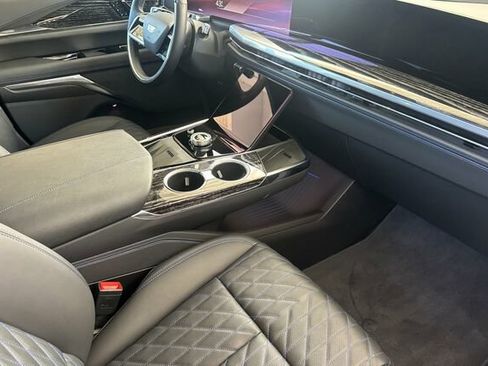 Certified 2025 Cadillac Escalade IQ Sport 1 w/ LPO, ONYX Package AWD/4WD image 15