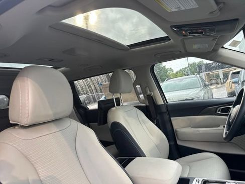 Certified 2025 Kia Carnival SX Prestige FWD image 26